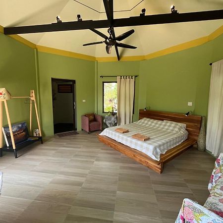 Navari Homestay Районг Экстерьер фото