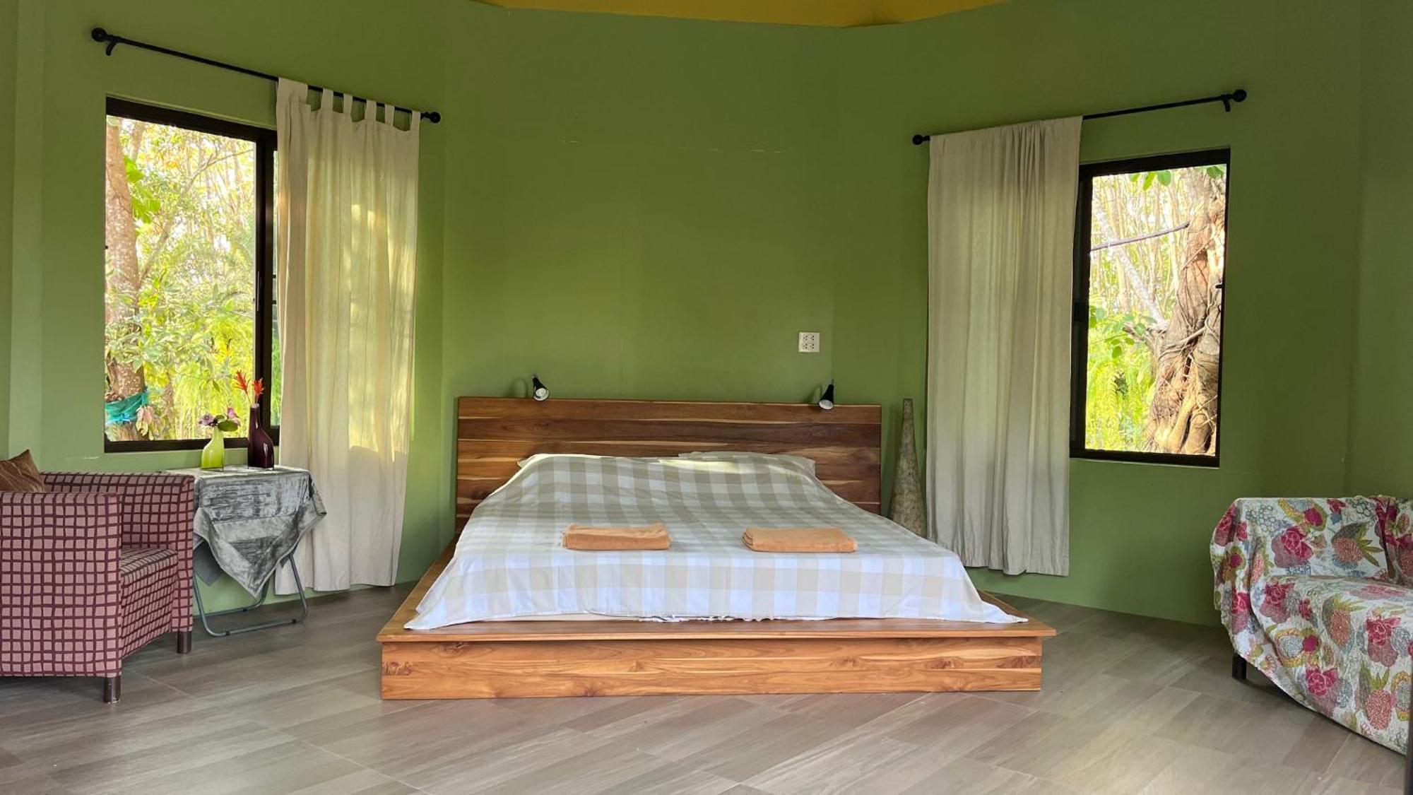 Navari Homestay Районг Экстерьер фото