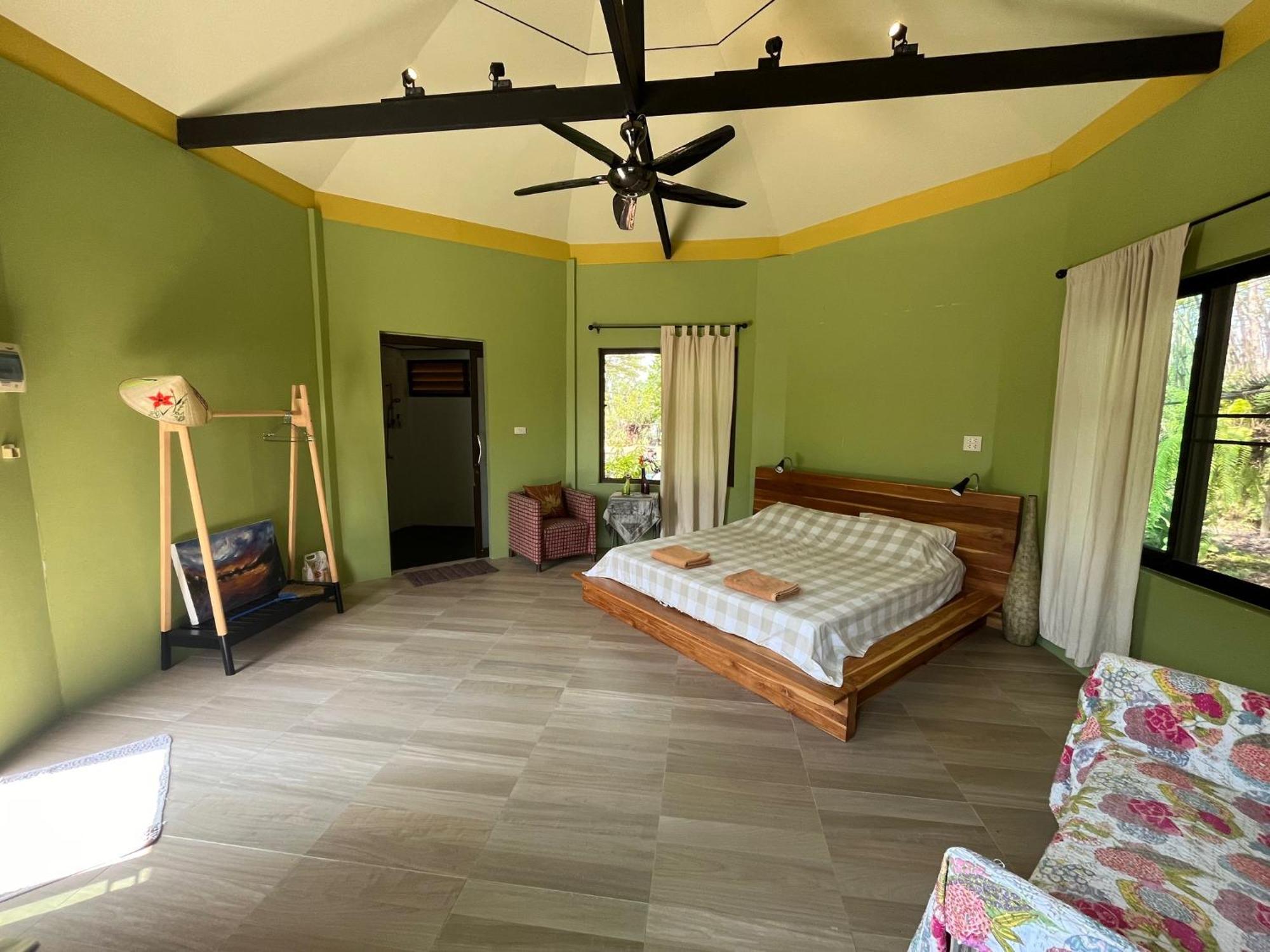 Navari Homestay Районг Экстерьер фото